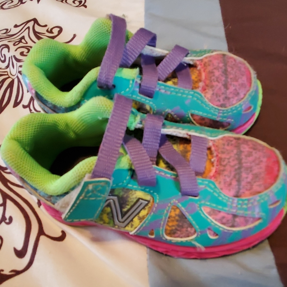 Toddler Girls New Balance sneakers